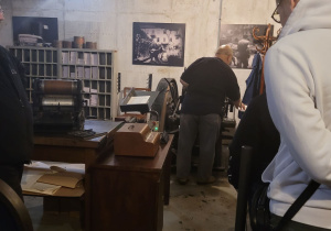 Uczniowie w Muzeum Powstania Warszawskiego.