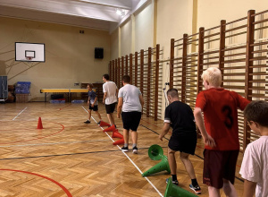 Trening blind footballu.