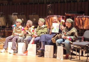 Nasi uczniowie w oczekiwaniu na występ.