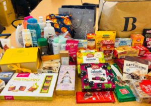 Zebrane słodycze i kosmetyki.