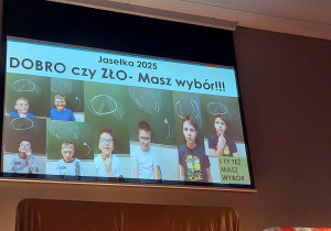 Portrety uczniów a nad nimi napis: dobro czy zło - masz wybór!