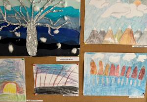 Tablica z pracami uczniów.