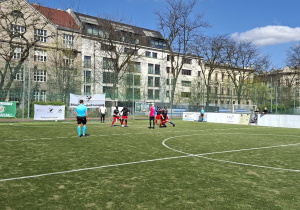 Trening na trawiastej murawie.