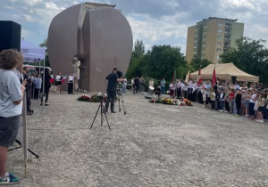 Park Promienistych - Pomnik Pękniętego Serca.