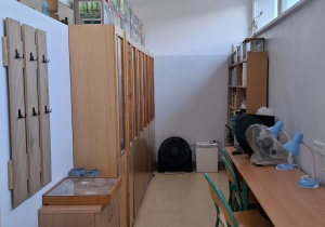 Widok zaplecza pracowni biologicznej.